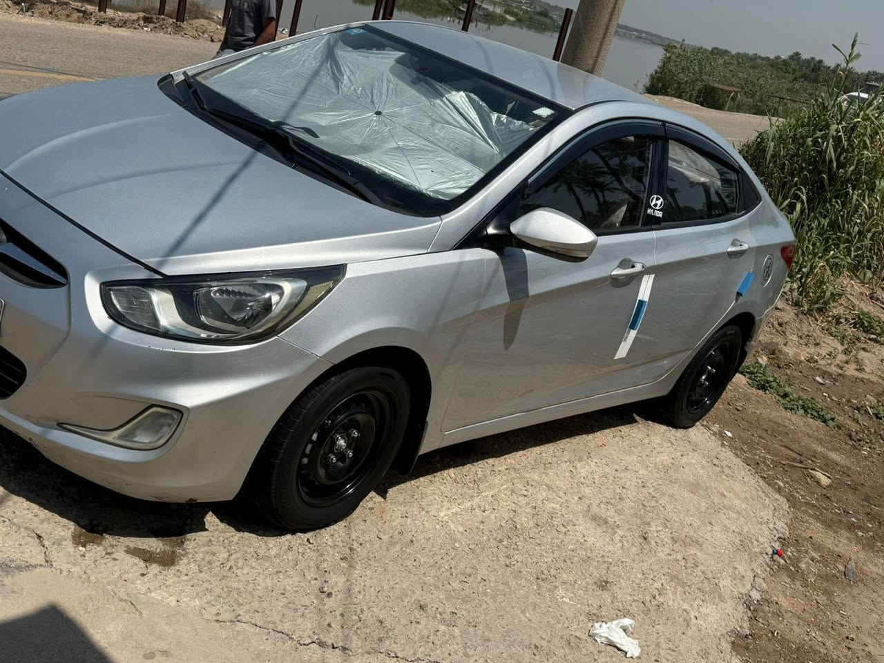 سلام عليكم 
اكسنت خليجي
مكينه 1400
لون سلفر 
بيهه صبغ اثر جراد
بيهه ضربه كد شبر ب جاملغ الخلفي
سيارة جاهزة من دعامية للدعاميه
متصرف عليهه ربع
مكاني بغداد البوعيثه
سعر85مع المجال
رقم
***********
