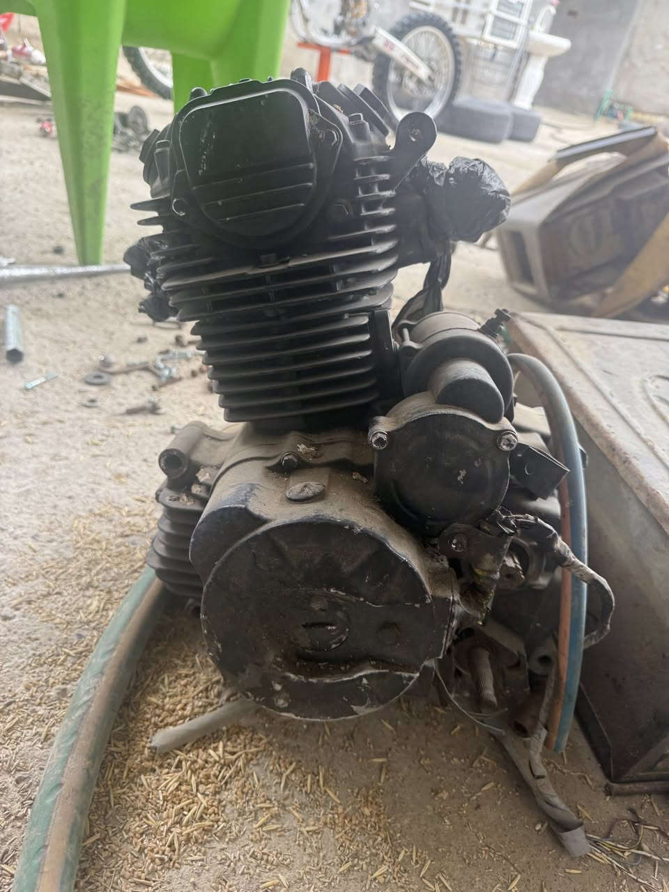 محرك للبيع 5 نمر حجم 200cc  سلف فقط شغال ومكفول لا دخان وتنقيص عنوان ميسان علي الغربي ***********
