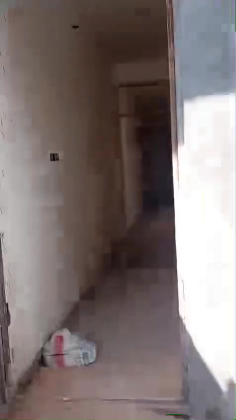 السلام عليكم  متابعين مكتب الديار للوساطة العقارية 🏡
توفر عدنة نص قطعة قيد الانشاء ( للبيع او المراوس )   
الموقع  " مدينة الصدر  - قطاع 49

 البناء
*غرفة 
*صالة متصلة مع المطبخ
*استقبال 
*طرمة 
*حمام داخلي 
*تواليت خارجي 
*منور داخلي يطل على الغرفة و الصالة 
*بيتونة 
*سطح على طول البيت 
مواصفات البناء 
1- الاساس رفت ارتفاع 40 سم 
2-البناء طابوك جمهوري 
3- السطح اشتايكر 
4- خط ماء معزول 
5- خط كهرباء معزول
6- ماء الاسالة بوري كوي 3 ارباع
7-الحمامات سيراميك 
8- ظلع الطبخ سيراميك 
9- الدرج بورسلين 
10- محجر الدرج المنيوم 
11- الازارة بورسلين اسود
12-كهرباء السقف بوري +جكشن 
13- انارة السقف سبورلايت كوري 
14- الجدران سيمنز اردني العقبة 
15- انارة الجدران شمعات 3 خجوط 
16-باب غرفة النوم خشب 
17- باب الحمامات و المنور BVC
18- الابواب و الشبابيك الخارجية و باب الشارع و البيتونة حديد 
19- الجام مشجر ذهبي 
20- منضومة ماطور داخل الجدار 
ملاحضة : البيت تستلمة كامل مفتاح 🔑 

___________________
السعر 115 م 

اي ستفسار : *********** 
متوفر واتساب ايضاً
