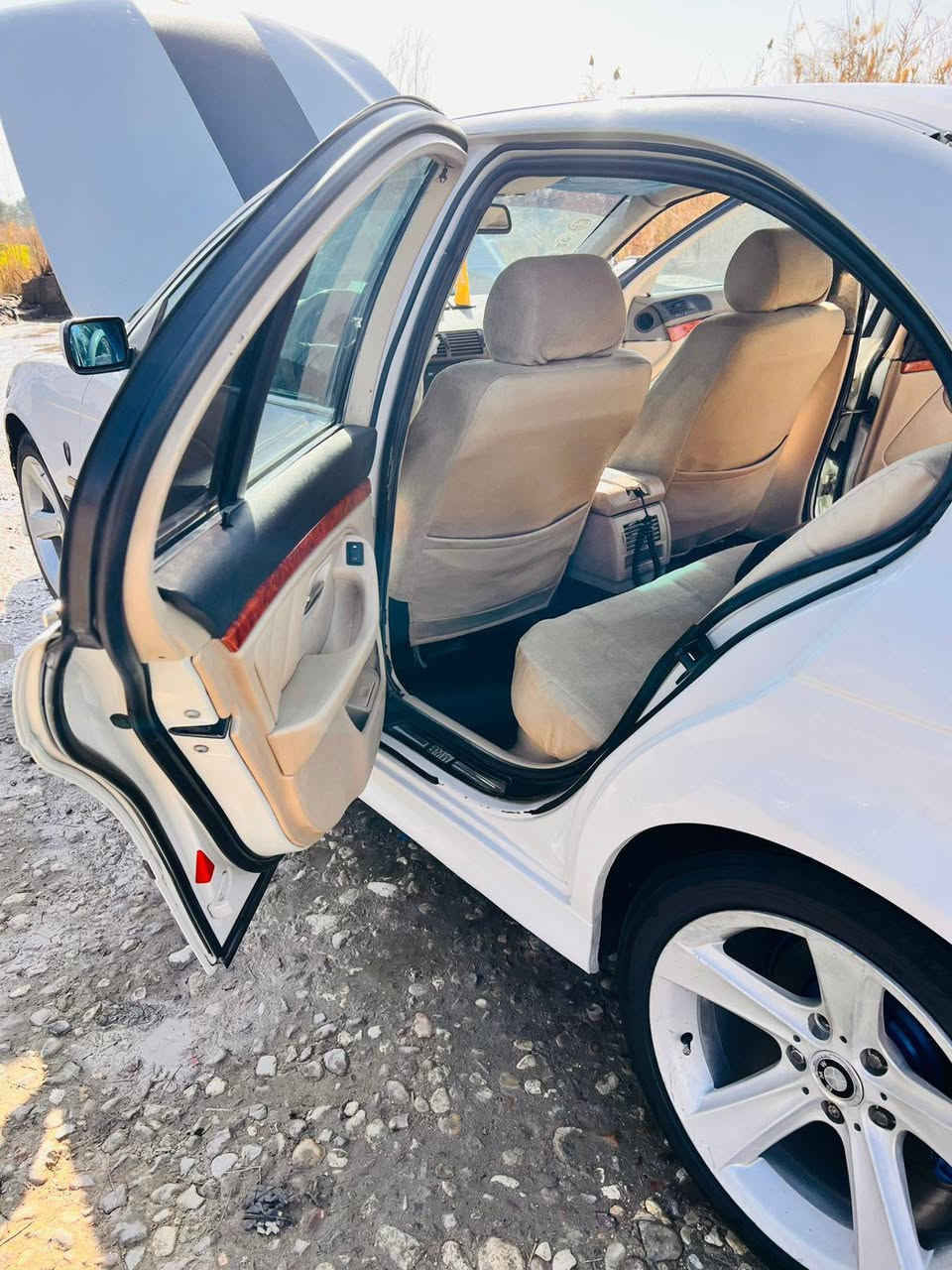 السلام عليكم سياره بي ام دبليوه صقر مودل 96مكينه 8اصل 40كفالة رقم سليمانيه مدور ثاني  سعر 85بيه مجال بصيط ***********
