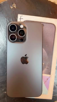 * ايفون 📲 15 برو ماكس * لون اسود  مميز * بطاريه 🔋91 * ذاكره 256 * شرق ...