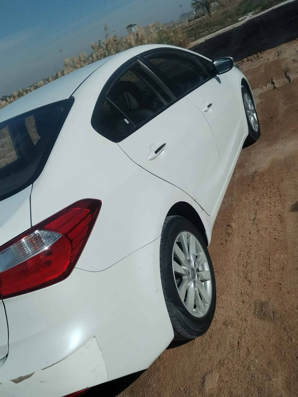 السلام عليكم سيرتو مديل ١٦ ماشيه ١٥٠ محرك ١٦٠٠ موصفات نص رقم بغداد نكليزي مكينه وكير وحداديه وتخم تاير وباقي التفاصيل بسونار مكان السياره بسماوه انه مكلف بلنشر ***********
