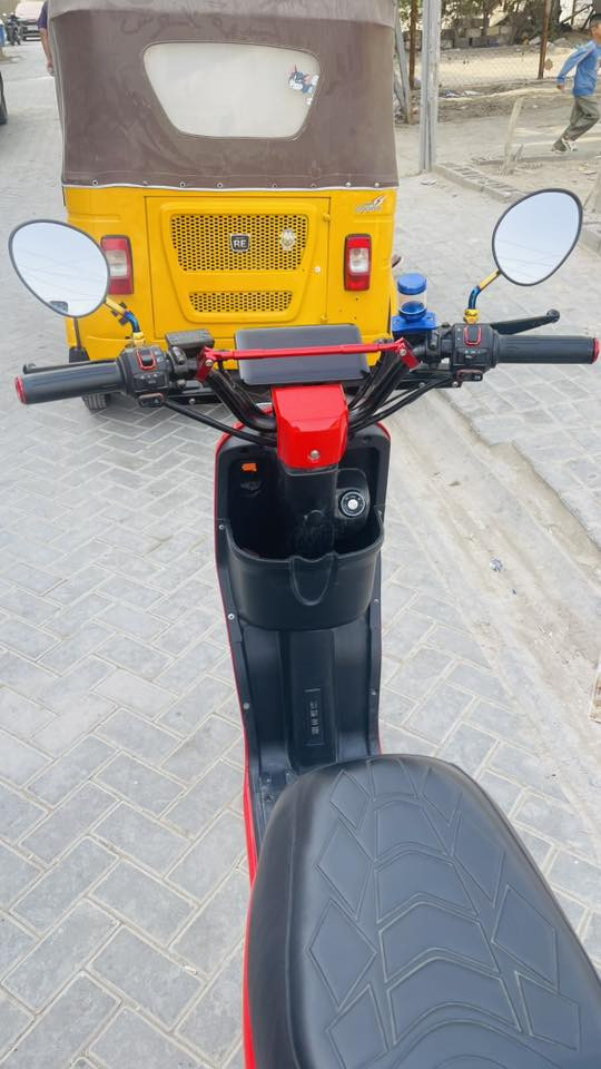 دراجه R8 نضيفه حيل وغراضه كله موجوده350 وبيه مجال  ***********
