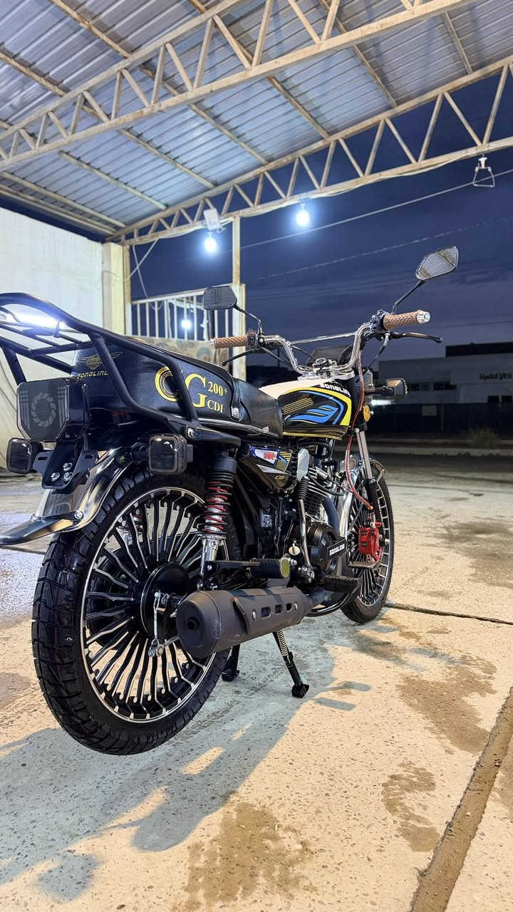 (للبيع)
دراجه نوع سولنك📍
📌الموديل:2026
الحالة : ممتازة صار كم يوم من فتحتها من الكارتون✅
المحرك : 200cc❗️
أستخدام شخصي⚠️
📌بصمة وتشغيل عن بعد
📌شاشة
📌دهن كلة امزويل ماخلي غيره
📌مكينة كير تايرات كلشي بيها مكفول وشركة بشرط و اي عيب مابيها 
📌سبب البيع للي يحب يعرف عجبني بطحه واريد ابيعها 
📍الموقع (سامراء)
📌السعر(850)
رقم الهاتف(***********)
