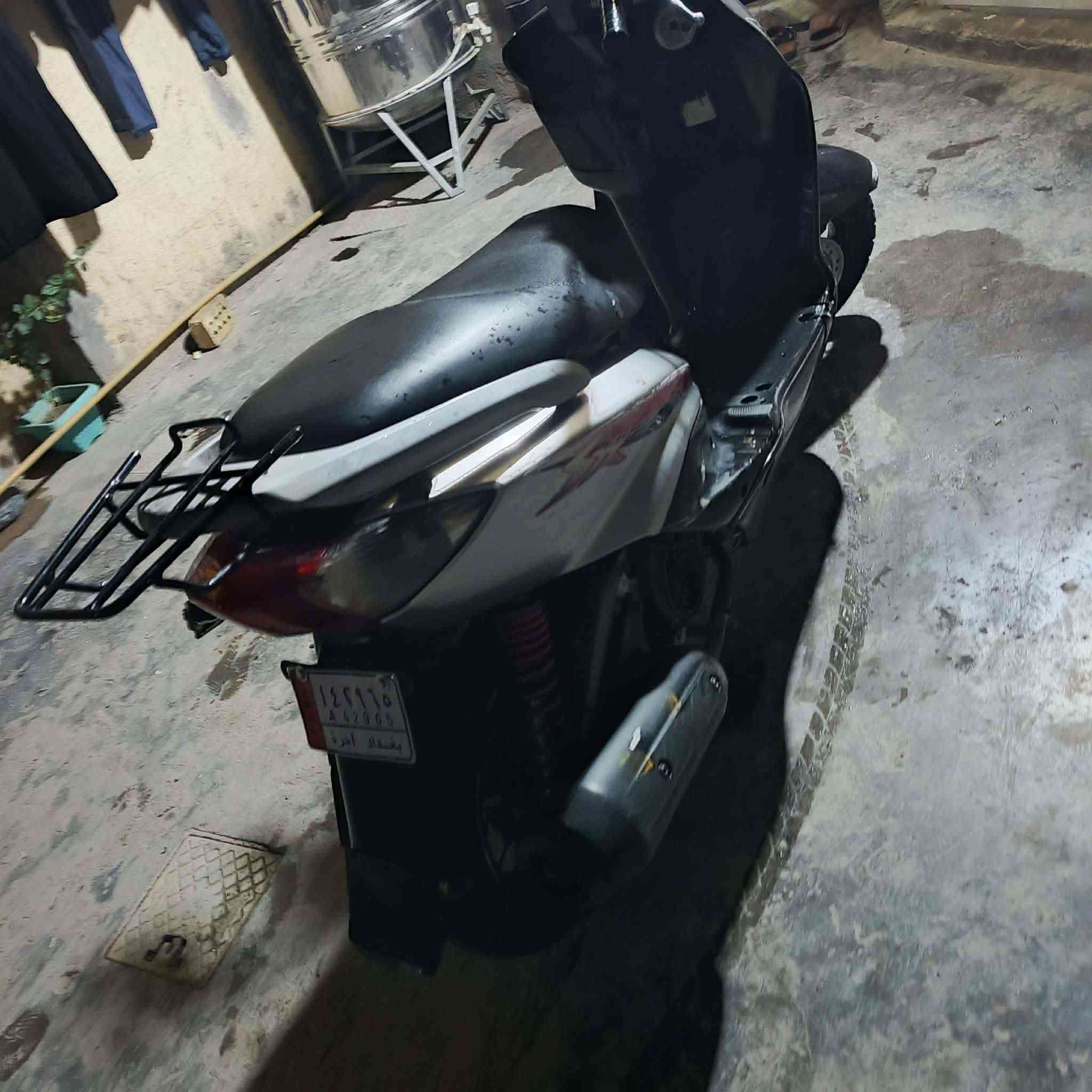 دراجه سكنس نثيه كفراتها ختم واحد مكينه تعال وشوف السعر ٢٥٠ وبيها مجال الاتصال على الرقم ***********
