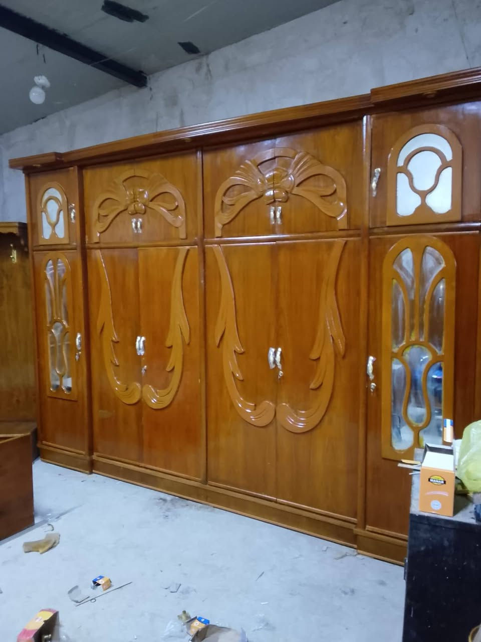 غرفه أم سته كامله أي نقص مابيهه صاج داخل وخارج ثكيل سعر٦٥٠ مكاني بغداد شعله موجود توصيل بغداد وطرافهه فقط للحجز , ***********او خاص
