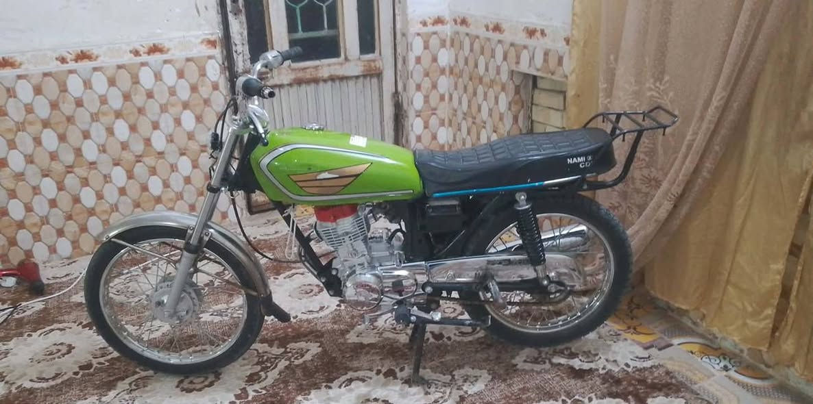 سلام عليكم دراجه لبيع بدون وراق صارله شهر معمره لي يريده يتواصل وياي سعر مناسب او يتصل علا رقمي *********** دراجه حلوه ورزنه الله شاهد
