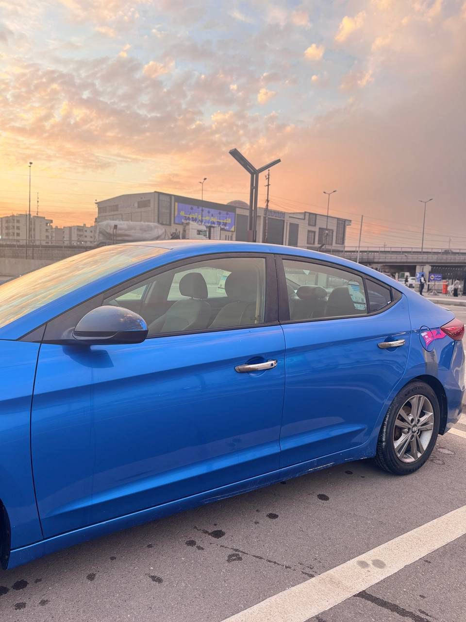 السلام عليكم اخوان
النترا موديل 2017 
وارد امريكي لونها ازرق شذري 

مواصفات الألنترا معروفة  شاشة وباقي التفاصيل 
صور حادثها موجودة بلمنشور 
بيها فقط بنيد مبدل جمالية وبنيدها الاصلي موجود 
السيارة ليبل واحد 
صدر جديد 
تخم تاير جديد 
منظومة تبريد جديدة 
تبريد ثلج ❄️ 
محرك (2000) دوش 
السيارة مكينتها مجفتة 
كير ATM المرغوب 
وبيها طخة جاملغ خلفي 
ورصعة بالصندوق 
باقي السيارة مكفول 

للاستفسار : 
***********
