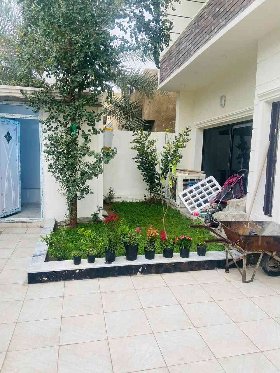 سلام عليكم ورحمت الله
طابو صرف بأسمي 🏡 دار للبيع – موقع مميز في بغداد / الكرخ
📍 العنوان: الكرخ/ شهداء البياع / الرفاق الثانية
قرب شارع المضخة الأول
🔹 تفاصيل العقار:
المساحة: 200 متر مربع
الواجهة: 10 متر
النزال: 20 متر
 (موقع مميز)
🏠 مواصفات الدار:
(4 غرف نوم كبيرة/صالة /هول داخلي/مطبخ حار /مطبخ بارد (كبير)/3/صحيات/منور/كراج/حديقة/سطح عالي)
✨ المميزات:
90% من البناء حديث (2024)
موقع ممتاز ومرغوب
شبابيك سلايت ألمنيوم تفصال اخر موديل 
أبواب صاج 
وزره  مرمر اسود 
محجر درج زجاج أسود
أرضيات بورسلين إسباني
بناء ممتاز

📞 للاستفسار:
*********** محمد حميد
📲 متوفر واتساب
... ملاحضه تم تنزيل سعر عن سعر سابق.
#عقارات #عقار #عقارات_بغداد #بغداد #الكرخ #العراق #دار_للبيع
