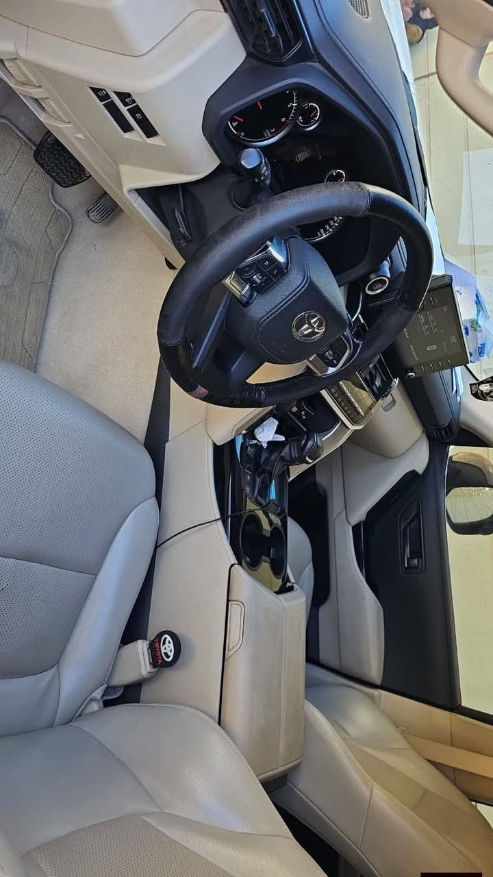 لاندكروزر /للبيع او مراوس  تاهو /او يوكن
2022 بغداد باسمي ارقام وسنوية جدد
مكفوله السياره من الصبغ والتبديل 
شركات السياره
ماشيه ٨٧ الف 
السعر 550وبيه مجال للشراي

***********
