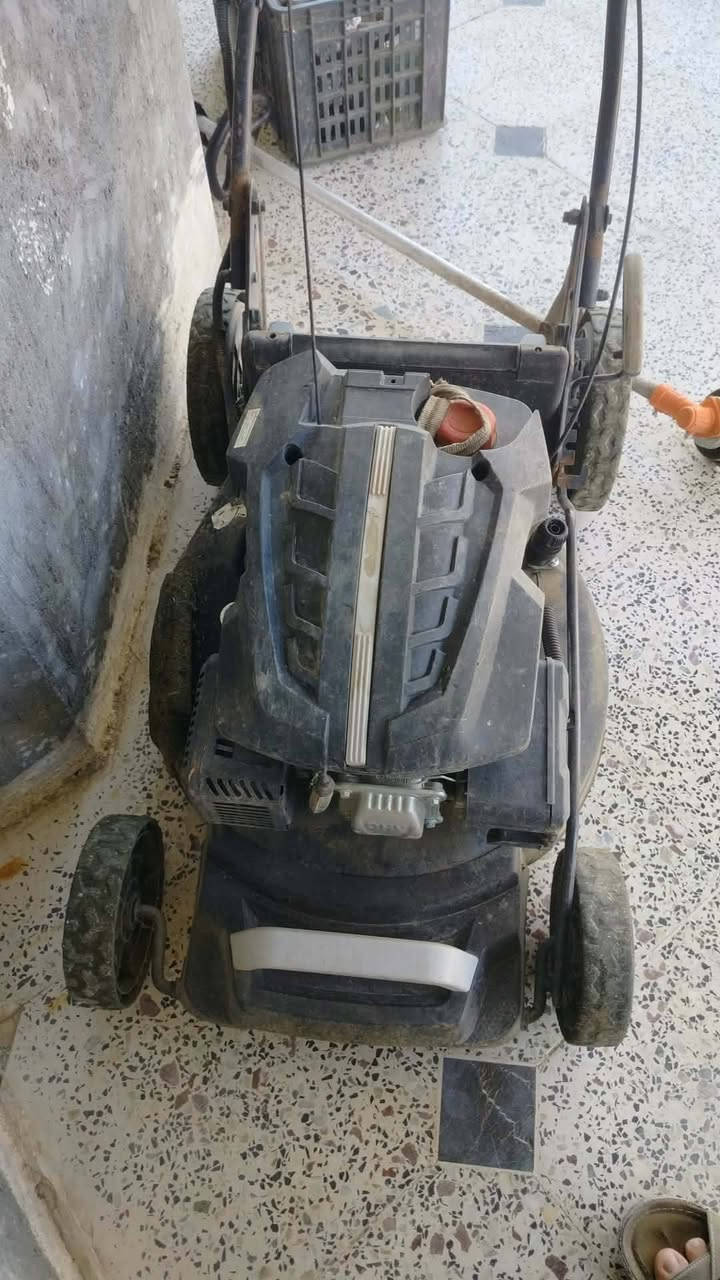 السلام عليكم
مكينه بانزين 
محرك 9ونص حصان 
 نضام دفع ذاتي 
نكره تشتغل جاهزه
للبيع السعر 250وبيه مجال
بسيط اتصال على الرقم التالى 
***********
