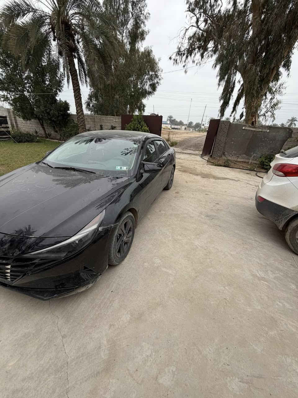 ⸻

🚗 Hyundai Elantra 2023 للبيع

🔹 وارد أمريكي
🔹 تحويل مباشر
🔹 الممشى: 59 ألف كم
🔹 السيارة: بدون صبغ (حادث طكة خفيفة بالجنطة فقط)
🔹 الحالة: نظيفة جداً وترجع بارد

✨ المواصفات:
 • بصمة تشغيل + دخول ذكي
 • نظام ترحيب
 • رادار
 • مواصفات معروفة ومتكاملة

📍 الموقع: بغداد / المدائن

💰 السعر: 14,300 دولار (قابل للتفاوض البسيط)
⚡ البيع مستعجل

📞 للاستفسار: ***********
