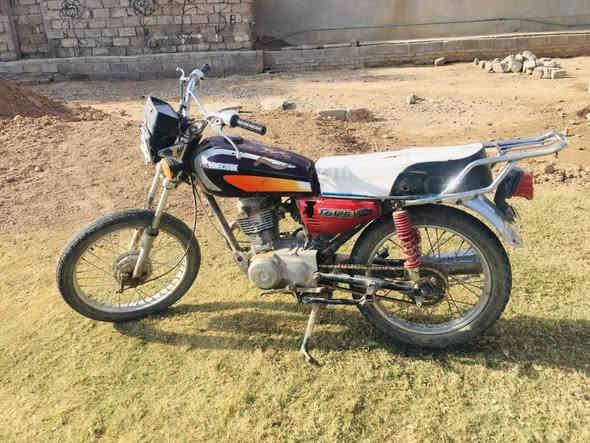 السلام عليكم 
موطور للبيع نضيف شرط هندر واحد يشتغل 
كلجات فول نشاطه 
محرك اكد3000 
2018
السعر 150 وبي مجال 
شراي اتصل 
رقم الهاتف ***********
