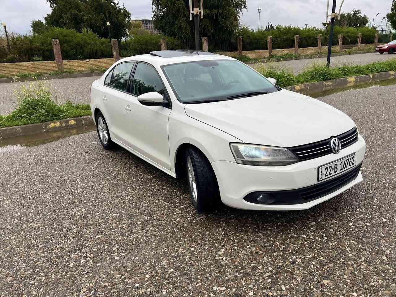 سلام عليكم جيتا 2012خليجي محرك 20تنفس طبيعي ضرر جاملغ سكن بدون دواخل بدون ايرباك سياره فول موصفات فتحه تبريد منفصل تحكمات داخل لونين ماشيه 160الف كليو مامتواجد على فيس ***********السعر 120وبي مجال
