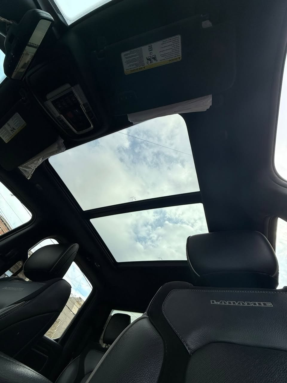 السلام عليكم ورحمة الله وبركاته
RAM 1500
(LARAMIE) 5.7 V8 
 موديل 2024  1/1 
رقم اربيل بأسمي ____ 
ماشية 30 mi 
حادث خفيف / صبغ ربع لبنيد فقط 
‏بدون ايرباك بدون دواخل 

المواصفات : 
المقاعد تدفئة تبريد 
المقاعد خزن ميموري 
صندوق كهرباء 
سلكتير + برك كهرباء 
كامرة (360) :
* رادار تفاعلي مع مانع تصادم. 
* نقطة عمياء. 
* تحذير الخروج عن المسار 
* كشافات الضباب زنون. 
* المصابيح الأمامية والمصابيح الخلفية LED. 
* دخول ذكي (بصمة). 
* تشغيل عن بعد
* مقاعد من الجلد الفاخر 
*الستيرن تدفئه 
* شاشة كبيرة 
* حساسات امامية وخلفية.
* سقف بانوراما.
* مانع تصادم خلفي + أمامي
*محدد سرعة.
* مرايا كهربائية جانبية قابلة للطي كهربائيا.
* شاحن موبايل لاسلكي (واير ليس).
* الشباك الخلفي كهربائي. 
* هاند بريك كهربائي. 
* مساحات تخزين إضافية
وباقي المواصفات معروفة 
…….

السعر 420 $   وبيه مجال بسيط 

مكاني بغداد / 

للاستفسار/***********
