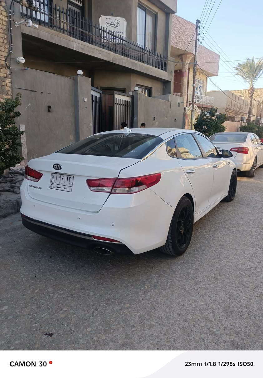 ‏سلام عليكم
‏كيا اوبتيما للبيع فقط 
‏موديل 2018 
‏لون أبيض 
‏وارد أمريكي حادث جاملغ وطرف البنيد
‏بدون ايرباك
‏مواصفات كشن كهرباء مخمل 
‏حساس كامرة
‏دبل ايرباك
‏تحكم مقود 
‏بيه مواصفات لكن مو فول 
‏مكينة جي دي أي GDI
‏تخم تاير جديد 
‏جديدة السيارة ماشية 1 10 ميل 
‏رقم واسط ألماني سنوية نافذه قبل شهرين 
‏السعر 124 ورقه وبيه مجال 
‏مكان السيارة مركز الكوت 
‏للاتصال على الرقم ***********
‏
