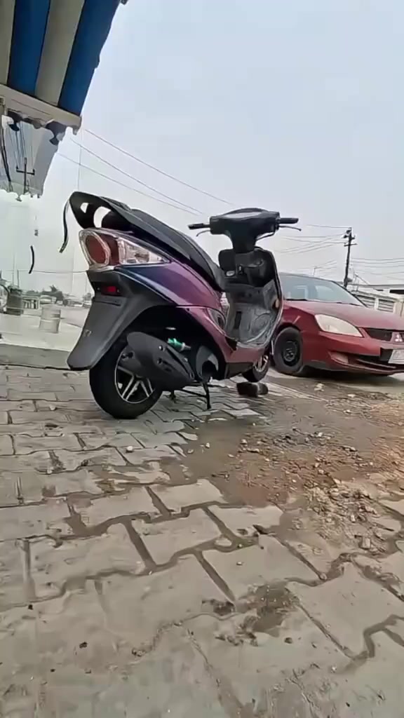 السلام عليكم دراجة كامكو للبيع كفرات أصلية مزودة ماكينة بلادي مبرغي، ما مفتوح بوشا.49 السعر مليون واللي يأخذها ما يخسر ***********
