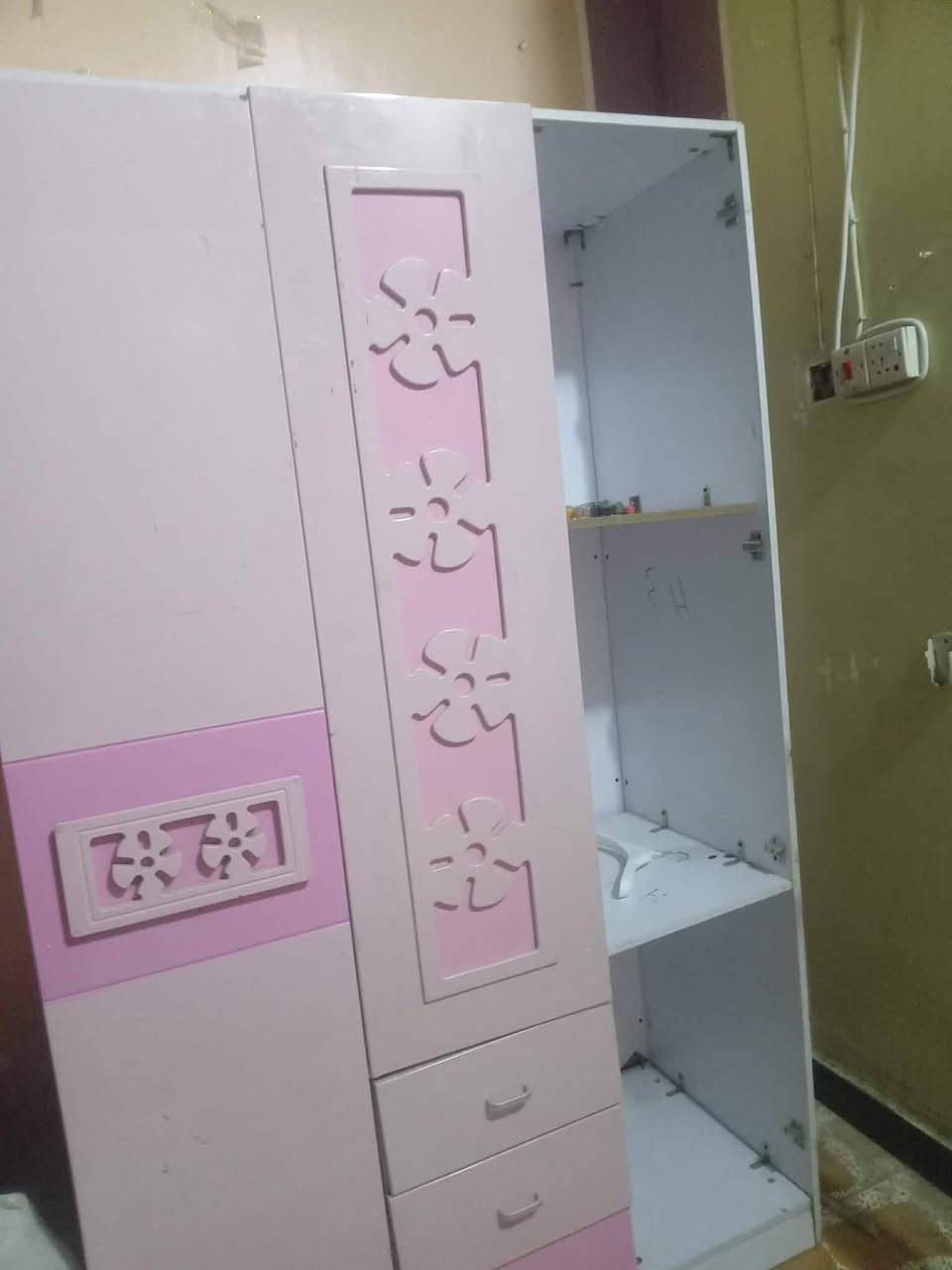 غرفه ب 200بيهه مجال
الميز ب 50 كنتور 125


**إذا كنت صاحب هذا الإعلان وتريد حذفه لأي سبب، رجاءا أرسل رسالة إلى الدعم الفني**