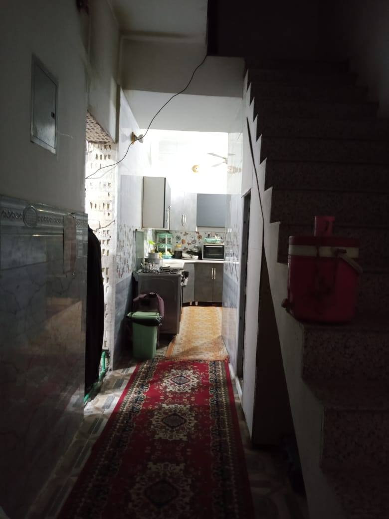 بيت ١٠٠م ركن مربع مقابيل الاميرات بي غرفتين وستقبال جبير ٨ أمتار  بي سويت ٢ رهن ٢٠ مليون للاستفسار الاتصال واتساب ***********
