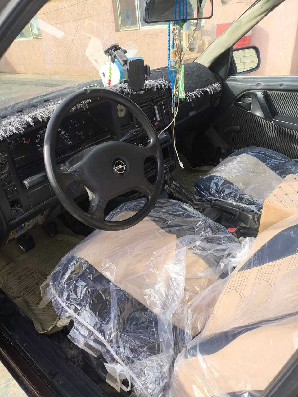 اسلام عليكم اوبل اوميكنه للبيع فحص صلاح الدين  موديل1991محرك.20 شرط محرك وكير مكفو لات كهرباءيات شغاله السعر خاصة رقم الهاتف *********** العنوان بيجي
