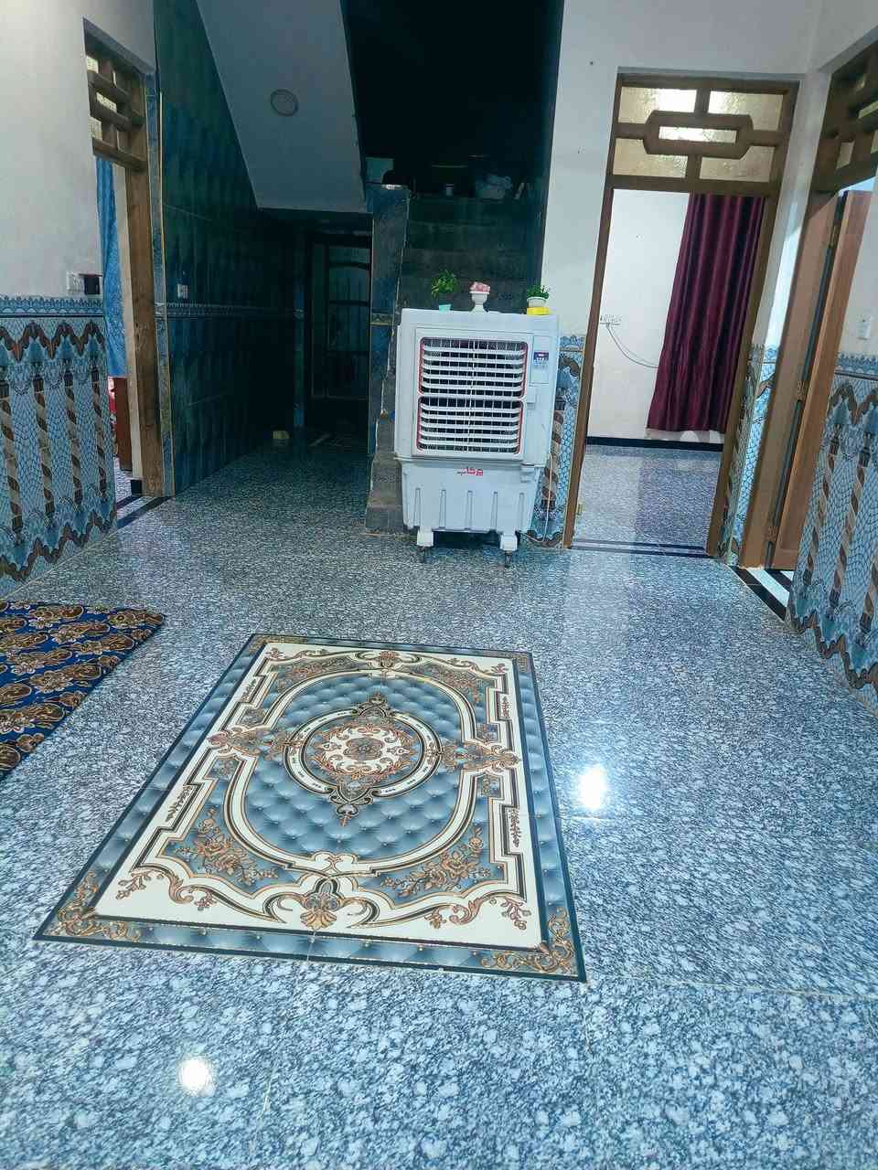 السلام عليكم بيت زراعي للبيع 4غرف نوم  طريق المطار مقابيل مدرسه  زهير خدمات مي كهرباء مجاري السعر 130مليون وبيه مجال للاستفسار ***********
