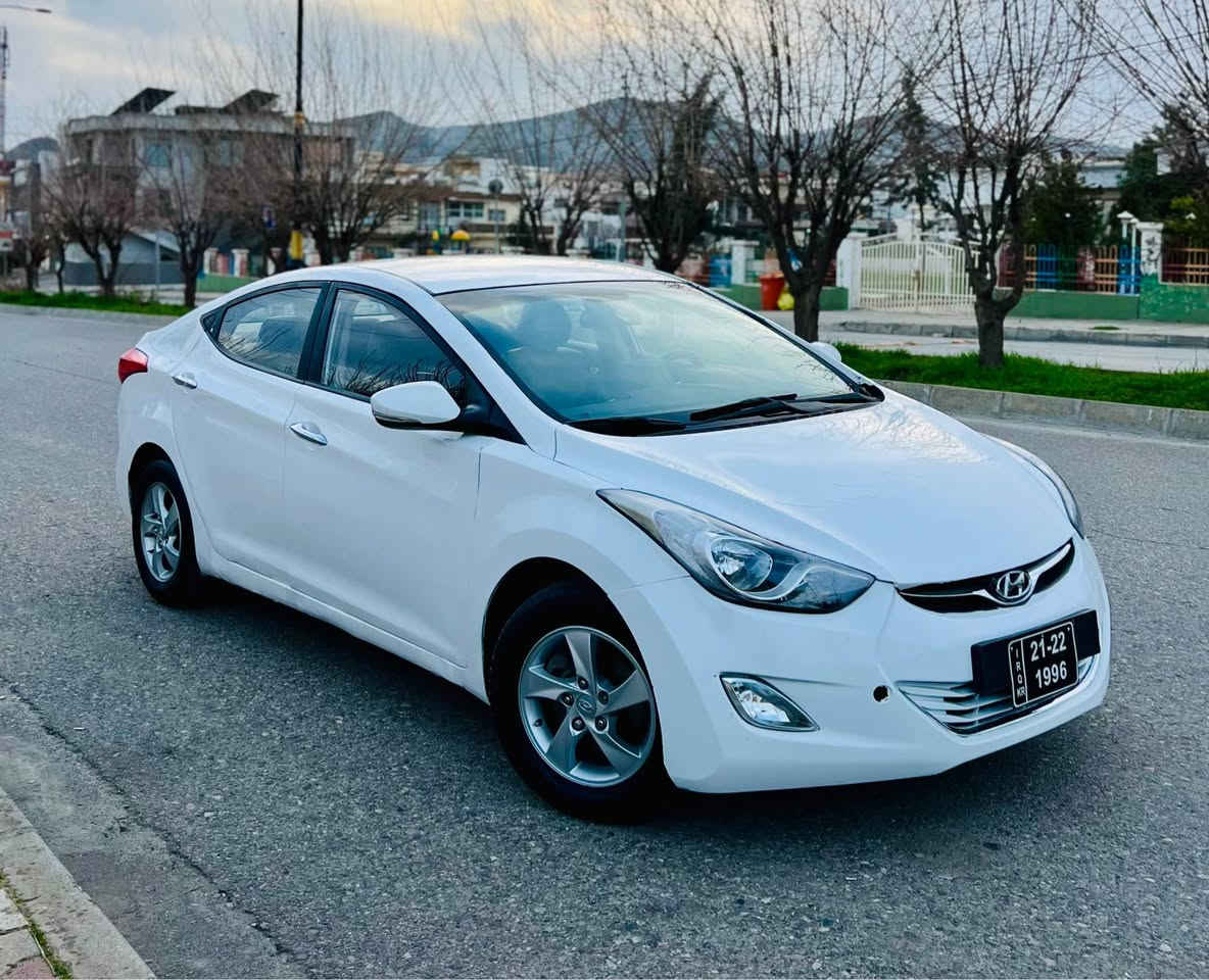 بسم الله الرحمن الرحيم(***********)
Avante 2012 بڕاوەی دوبەی
ئەڤانتی دەمار ٢٠١٢ بڕاوەی دوبەی تازە داخڵ
کوشن جڵد و هیتەرە ئاوێنە ئیشارەت و شەفتە
ئیکۆیە دەبڵ گێرە تۆماتیک و عادیە تەبرید لەمسە
شاشە و بلوتوسە سوکان ڤۆلیۆم و تەلەفونە
قفل مەرکەزیە دوو کۆنترۆڵی لەگەڵ سپێری لەگەڵە
تایە و ویلی لۆکە پاتری تازەیە لایت و بلاجکتۆری تازەیە
تەقە و رەقەی نییە ABS و برێکنبەستراوە
تەبرید سارد و گەرم کارەبایی هەموو بەشەرت
گێر و مەکینەی بەشەرت خایسی نییە
سەقفی بۆیاغ نییە بەس کەمێک پی دی ئاری هەیە
پێشی بەس لای سەکن لێدرانی کەمێک هەیە
بەس سەرەدەبڵ و شانسی نەگرتووە ئێرباگ نەتەقیوە
هەموو شتێک نوسراوە بۆ پرسیار تەلەفون مەکە
سعری سەیارەکە ٥٢ کەمێک مەجالە شوێن ڕانیە
*********** ڤایبەر و واتسئاپی لەسەرە رانية, السليمانية
