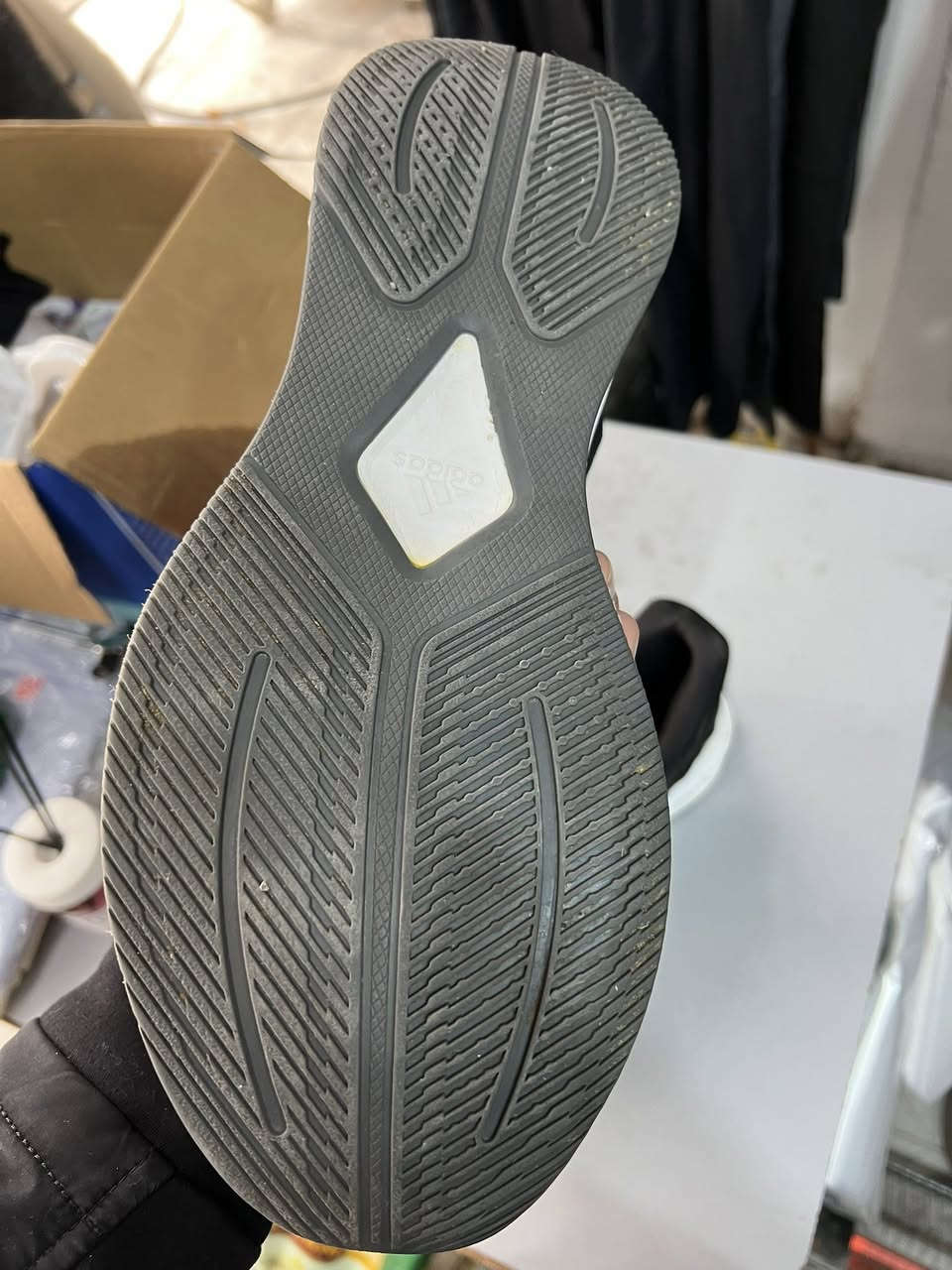 .
adidas 
orginal وکالە
size _45_29cm
نظافە %99
توصیل جمع
بالە مستخدم
***********
