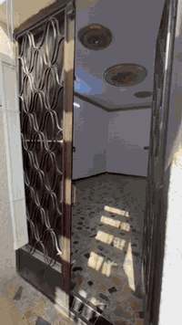 بيت يم المقبره الملكيه مساحت البيت 106 يحتوي على غرفتين صاله الايجار 550  قفل تلفون ***********
