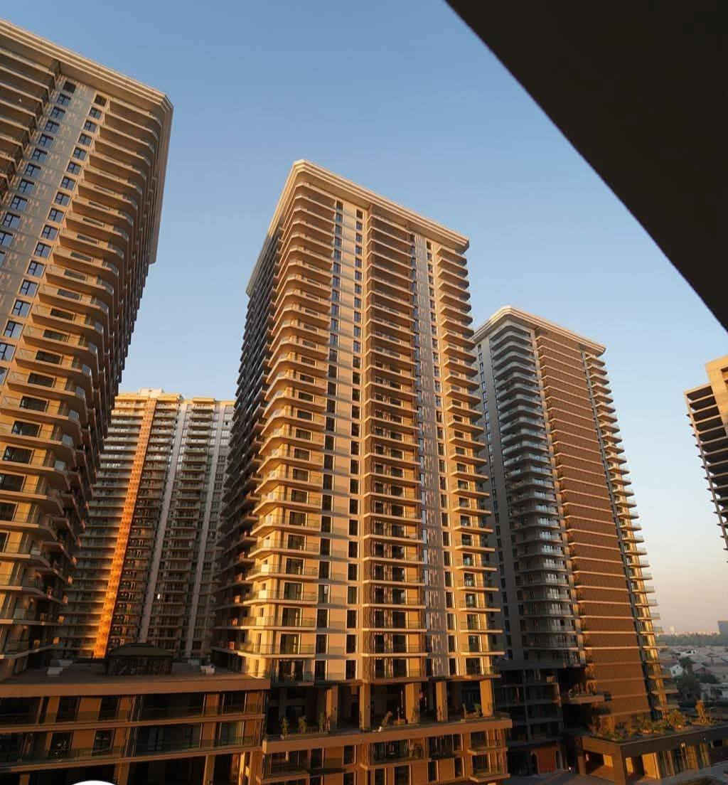 *تفاصيل مشروع رامي تاورز ⁣⁣⁣Rami Towers*
الآن يمكنك امتلاك شقة في مشروع رامي تاور بسعر مناسب.
- للبيع و للايجار 
- الموقع: رامي تاورز
- البناء: 10 أبراج سكنية، 31 طابق
- المساحات المتوفرة:
    - ستوديو (0+1): 76-80 متر
    - غرفة وصالة (1+1): 95-100-105-115 متر
    - غرفتين وصالة (2+1): 160-165-170 متر
    - 3 غرف وصالة (3+1): 210-225 متر
- المميزات: مساحة كبيرة من الحدائق، جودة بناء عالية

*معلومات التواصل*
- رقم الهاتف: ***********
- طريقة التواصل: آسيا - واتساب
