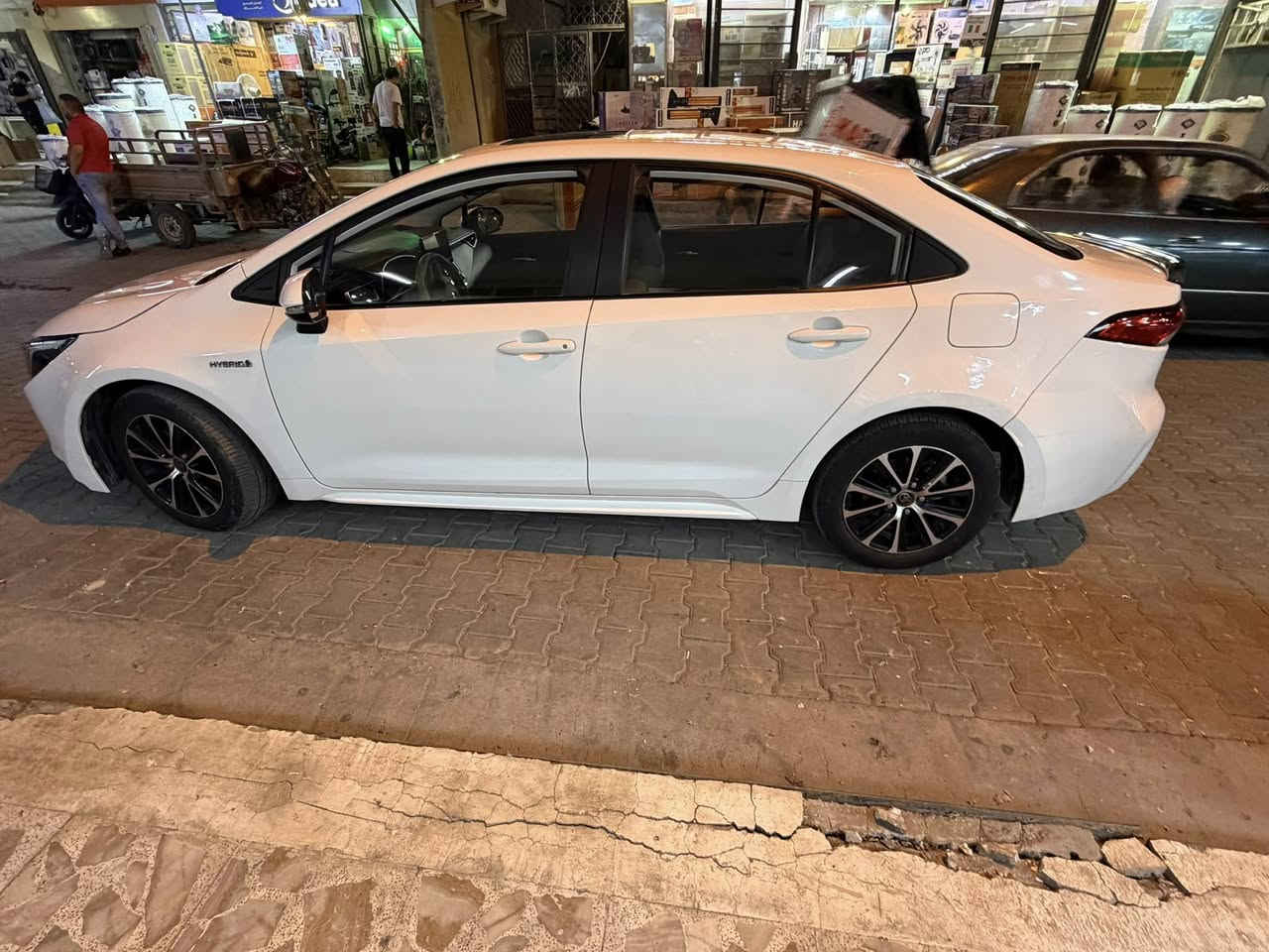 السلام عليكم
كورلا هايبرد موديل ٢٣ 
ماشيه ٤٣ كيلو 
مكفوله عدا بارد جوه قبغ البنزين 
رايدها ب١٣٧$ وبيها مجال للناس الطيبه 
للاستفسار ***********
