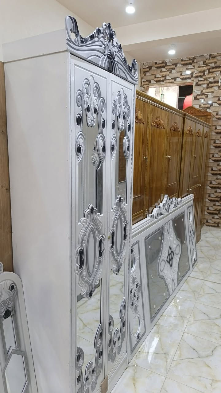 السلام عليكم غرفة ستة باب شغل بغداد جديد تتكون من 9 قطع اضافة مع التوصيل والشد واصل السعر مليون
 رقم الهاتف ***********
العنوان النجف الأشرف الحيدرية خان النص
