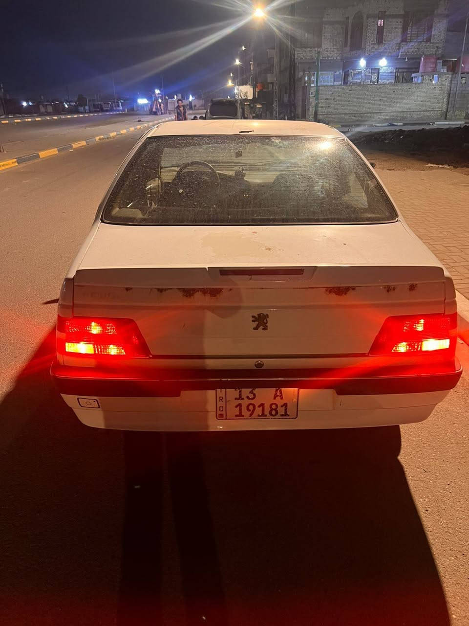 بيجو 405 بأسمي موديل 2014 تبريد تدفئة سنتر لوك شغال كهربائيات كلها شغاله وين ماتريد ترايك، سعرها،39،وبيها مجال قليل  *********** مكاني البصرة الحيانية البصرة, العراق
