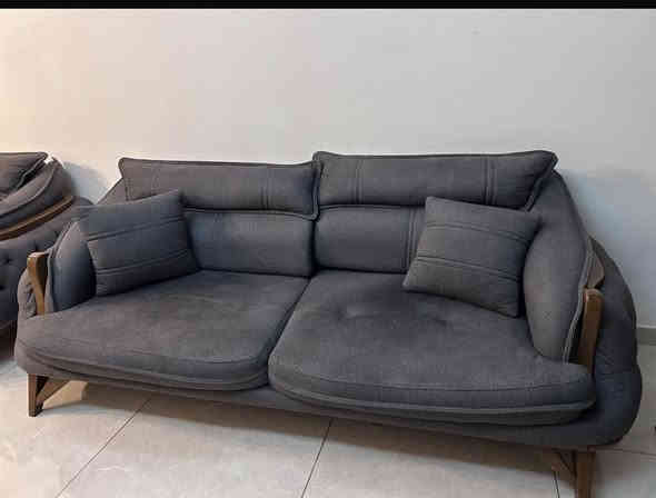 السلام عليكم متاح لغرض تحويل من البيت. تخم تركي 8 مقاعد نضيف كلش استعمال قليل ماعزنا جهال بالبيت.  المكان القادسية السعر800 الف وبيه مجال ماخذيه غالي خلف مستشفى اليرموك. ‭ 
***********
‭

0772 180 7234‬
