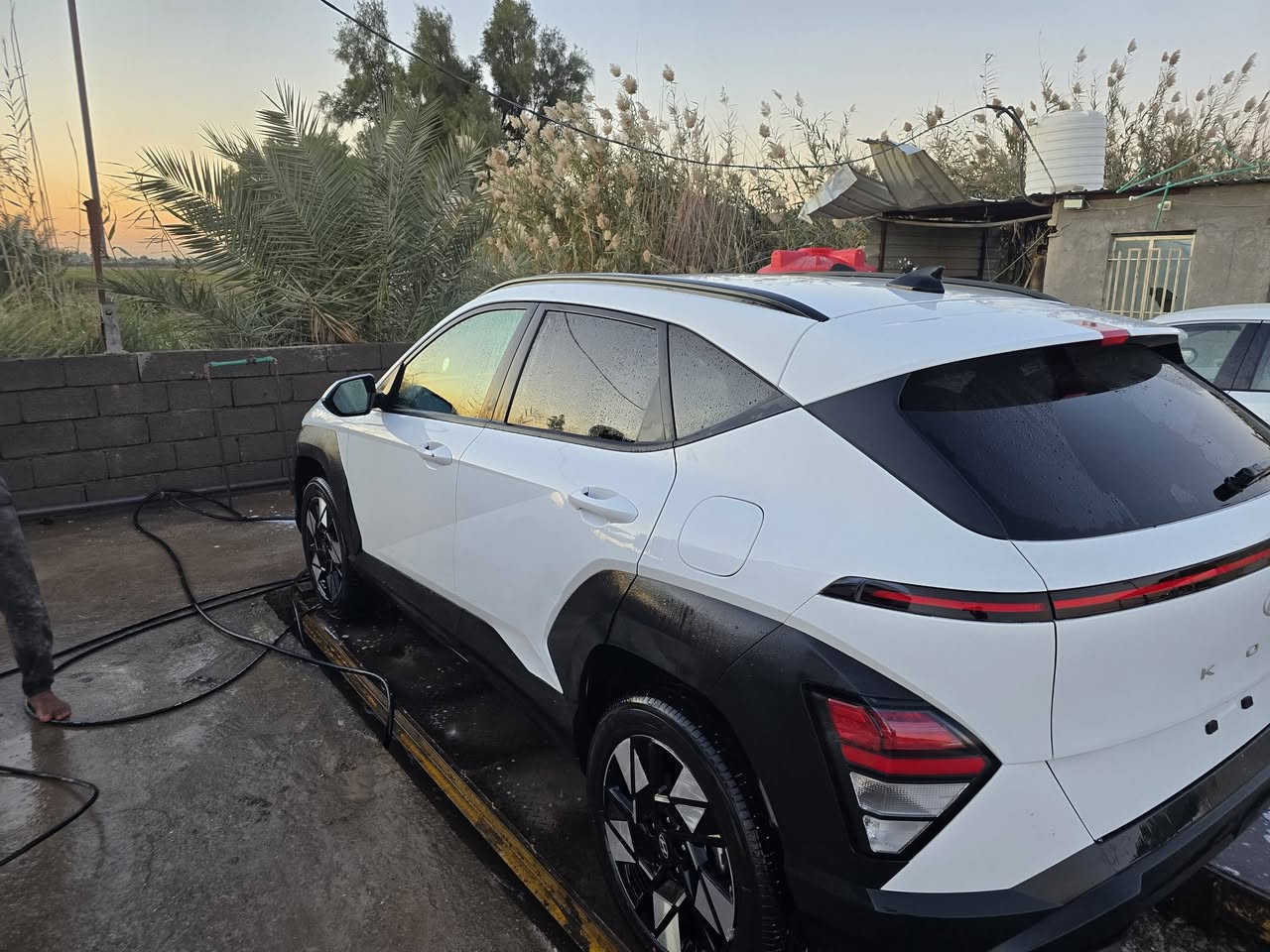 هونداي كونه موديل ٢٠٢٤
فحص مؤقت السياره جاهزه من كلشي فول موصفات 
مكينه ٢٠٠٠ دوش فور ويل تحكمات حاكيه ردار مانع انزلاق الداخل مخمل ثلجي السياره وارد امريكي ضررها مثل ماموضح بالصور فقط خشم البنيد او راجع ابلادي ...
السعر ١٦٨ او بيها مجال للاستفسار الاتصال ***********
