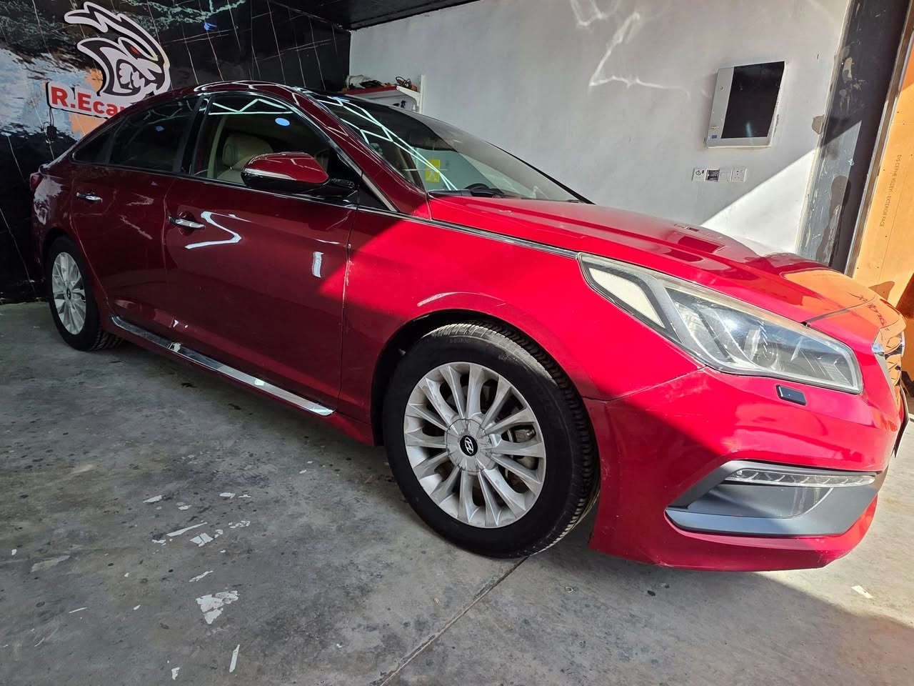 السلام عليكم سوناتا موديل ١٥ وارد امريكي  

فول لمتد  حادثه جاملغ وبنيد بأمريكا وبيه نص جاملغ وباب تبديل بلادي  بالعراق صبغ سياره جاهزه من كولشي محرك كير تبريد حداديه كوله مكفول  محرك لا بخار ولا تنقص شرط حداديه كلها جديده تخم تاير جديدترايها للبصره سياره فول كولشي بالك بيه ماحاجه اذكرها 

رقم جديد سنويه جديده هزه جديده رقم سليمانيه مكان سياره ديالى بلدروز 
***********
