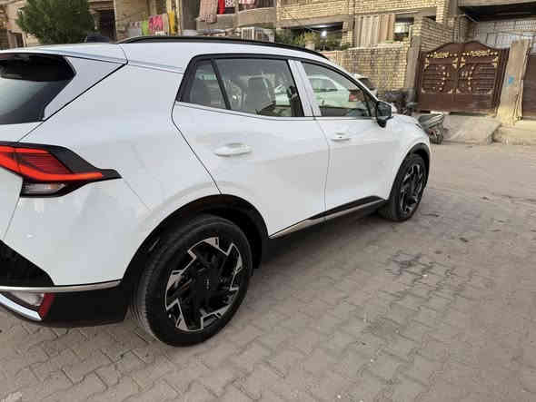 السلام عليكم 
سبورتج 2024
موصفاته 
بنوراما 
حساسات إماميه خلفيه 
صندوق كهرباء 
مري شفط
سايد بريك بصمه 
كشنات تدفئه مع ستيرن
السياره موصفات الجيني بس مو جيتي يعني فول 
السياره بيه بارد بل باب عكس السايق وبل جاملغ الأمامي عله جهه السايق هم بارد وبيه بارد بل جاملغ الأماني عكس السايق 
رقم السياره بغداد 
السياره ماشيه 15 الف 
السعر 240 وبيه مجال بسيط
رقم التليفون ***********
