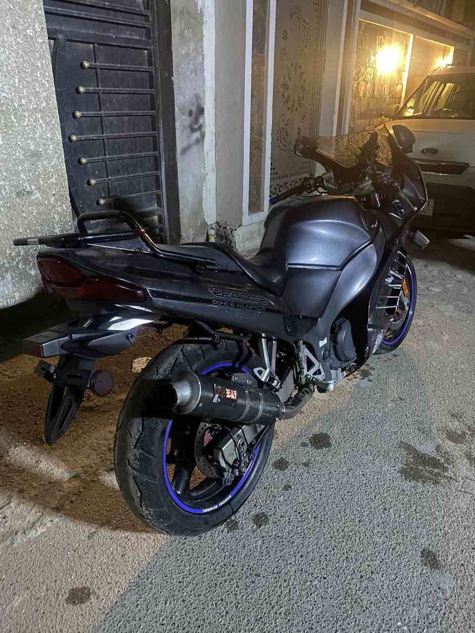 سلام عليكم دراجه قرش 400 المكينه مقفوله
تخم تاير جديد بريكات امامي خلفي كهربائيات شغاله لكل النقوصات فقذ لا غير  كفرات الجانبيات  اوراق موجوده منفيس / المكان شهداء البياع /‭0773 423 9242‬/.     

+964 786 660 6437
