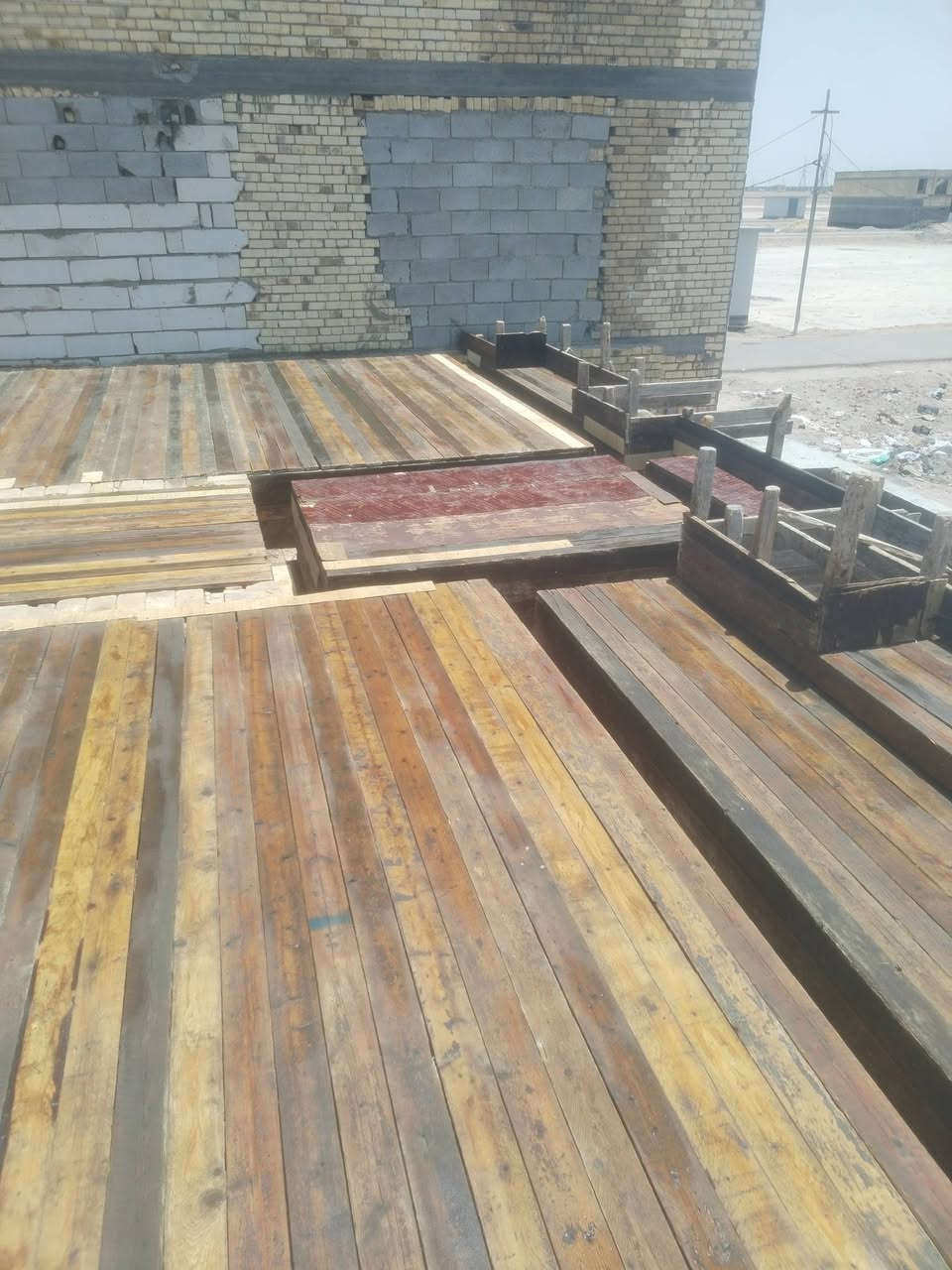 السلام عليكم نجار ابو قالب مستعد لنجارة وتسليح وصب البيوت في البصره باسعار مناسبه ***********
