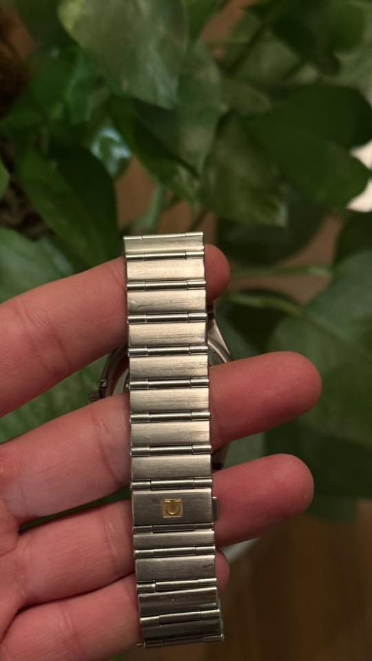 ⌚ للبيع – Omega Constellation Automatic Chronometer

ساعة سويسرية أصلية من OMEGA
موديل Constellation – تصميم كلاسيكي وقيمة ثابتة في سوق الساعات.

المواصفات:
 • حركة Automatic Chronometer
 • مؤشرات ماسية (Diamond Indexes)
 • زجاج وسوار ستانلس ستيل أصلي
 • Swiss Made
.بوك ذهب كما واضح في الصورة 
الحالة:
 • نسبة النظافة: أكثر من 97%
 • تعمل بكفاءة عالية
 • بدون أوراق
 • نقص حلقة واحدة من السير (يمكن تعويضها بسهولة)

السعر:
💵 1250 دولار

الموقع:
📍 بغداد الكاظمية– تسليم باليد 

***********
