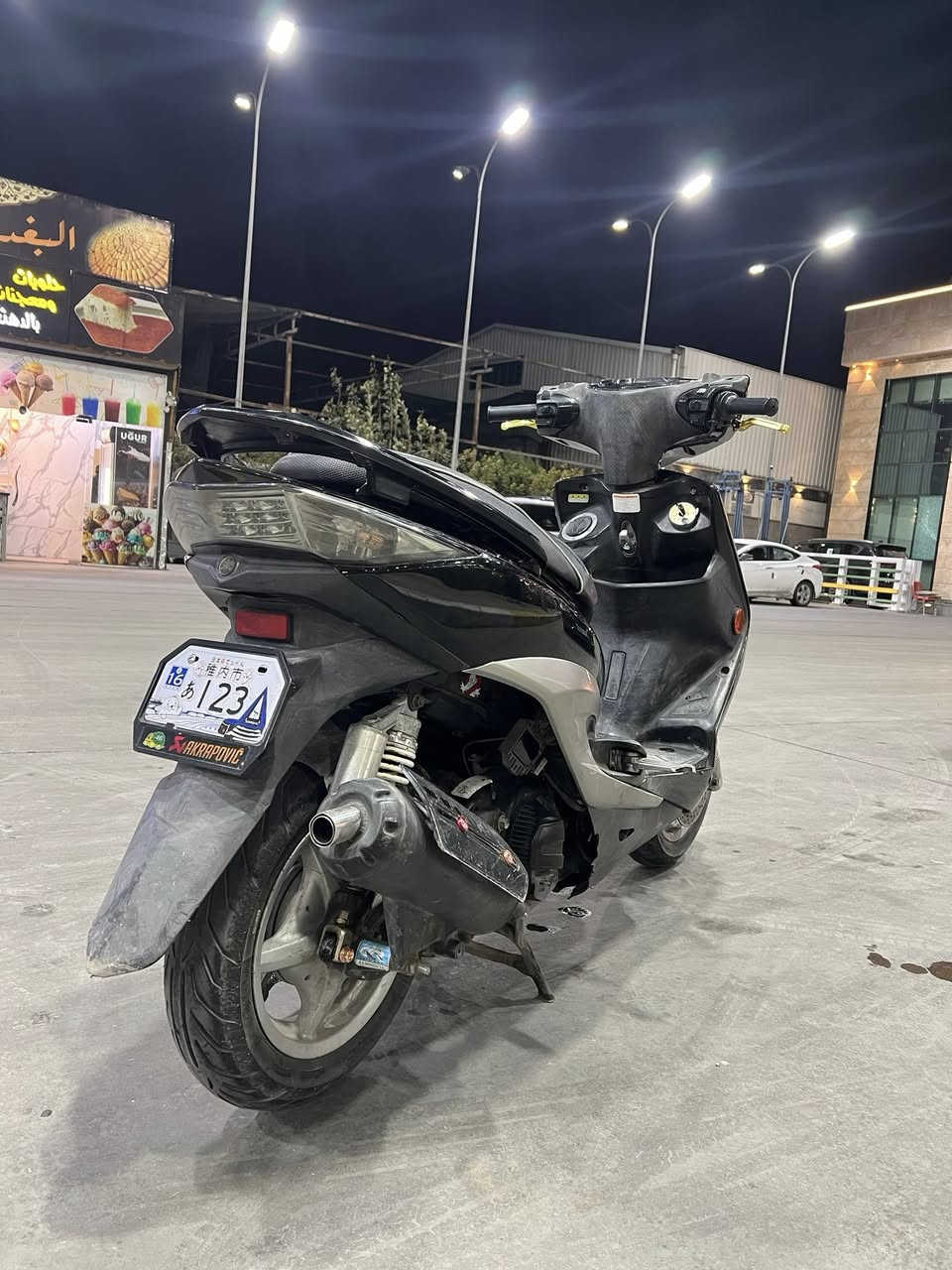 سلام عليكم سكنس لد دراجه مكينه بلاديه تزويد خارجي بس بيه صدر ودبلات خلفيه وجاملغ امامي قبق كلجات قبق فلاوين يدات بريك تايرات جلاتين أصليات لرقم *********** لسعر واحد 100 وبيه مجال بل شعب
