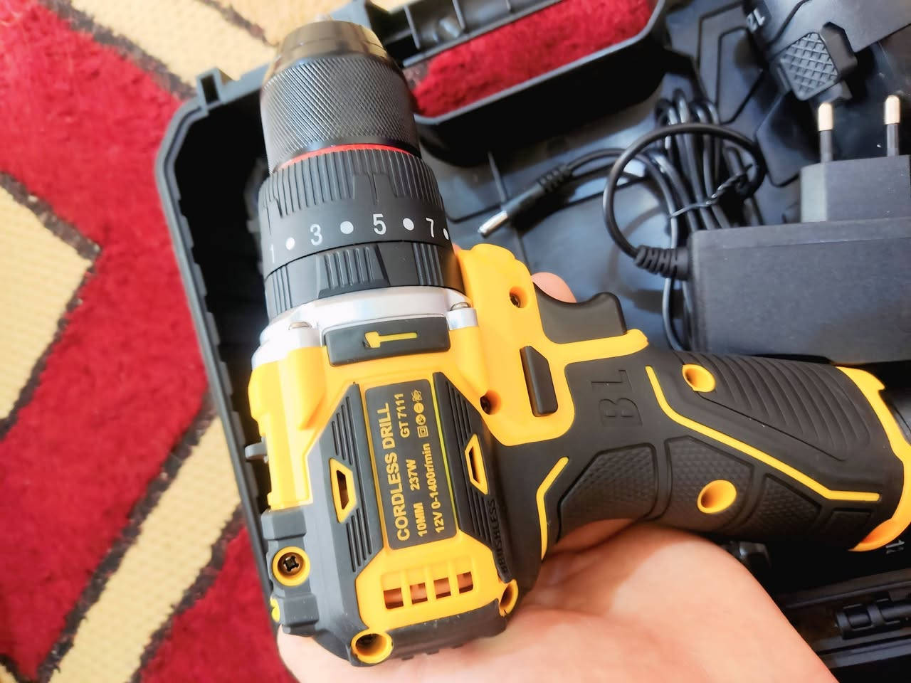 دريل شحن ريفوكس الاصلي ضمان مع دبل بطارية.. السعر 35.. شرط الاصلي  ***********
