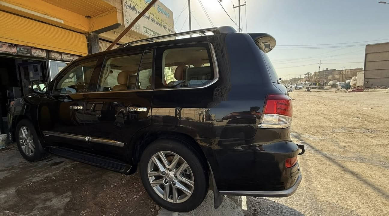 السلام عليكم للبيع لكزز 2013 LX570 كفاله عامه فوول 1/1
جديده ماشيه 196وضع الشركه ممفتوح بيها شي 

كلشي بيها شغال اي نقص مبيها وترايها يخبل تخم تاير حداديه 

للبيع فقط 350$

للاستفسار ***********     غير متواجد عل نت
