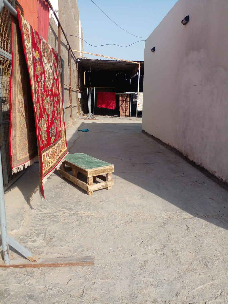 السلام عليكم ورحمه الله وبركاته
اخوان عندي كراج غسل السجاد للبيع مع ملحقاته يوجد فيه مشر طوله 15متر وجلايه ارضية لغسل السجاد سيراميك مع منجنيقات عدد 5 مع غرفه بناء
كراج مساحته 300متر   
تعال اوشوف البيع لعدم التفرغ شارع مطعم الخيمه مجار جامع الهيبي ***********الاتصال
