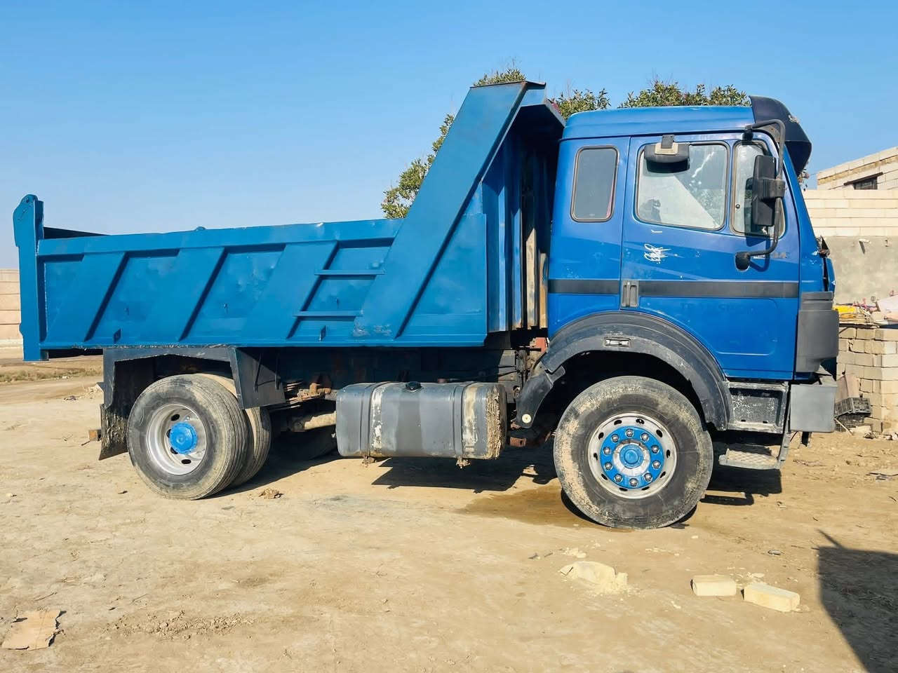 السلام عليكم 
سياره للبي للبيع 
موديل 92 
مكينه 28 محسن 
كير 6وشلعه 
شاصي 10بلادي 
كهربائيات شغاله
رقم بغداد سنويه فقط صاقطه 
الاستفسار ***********
***********
