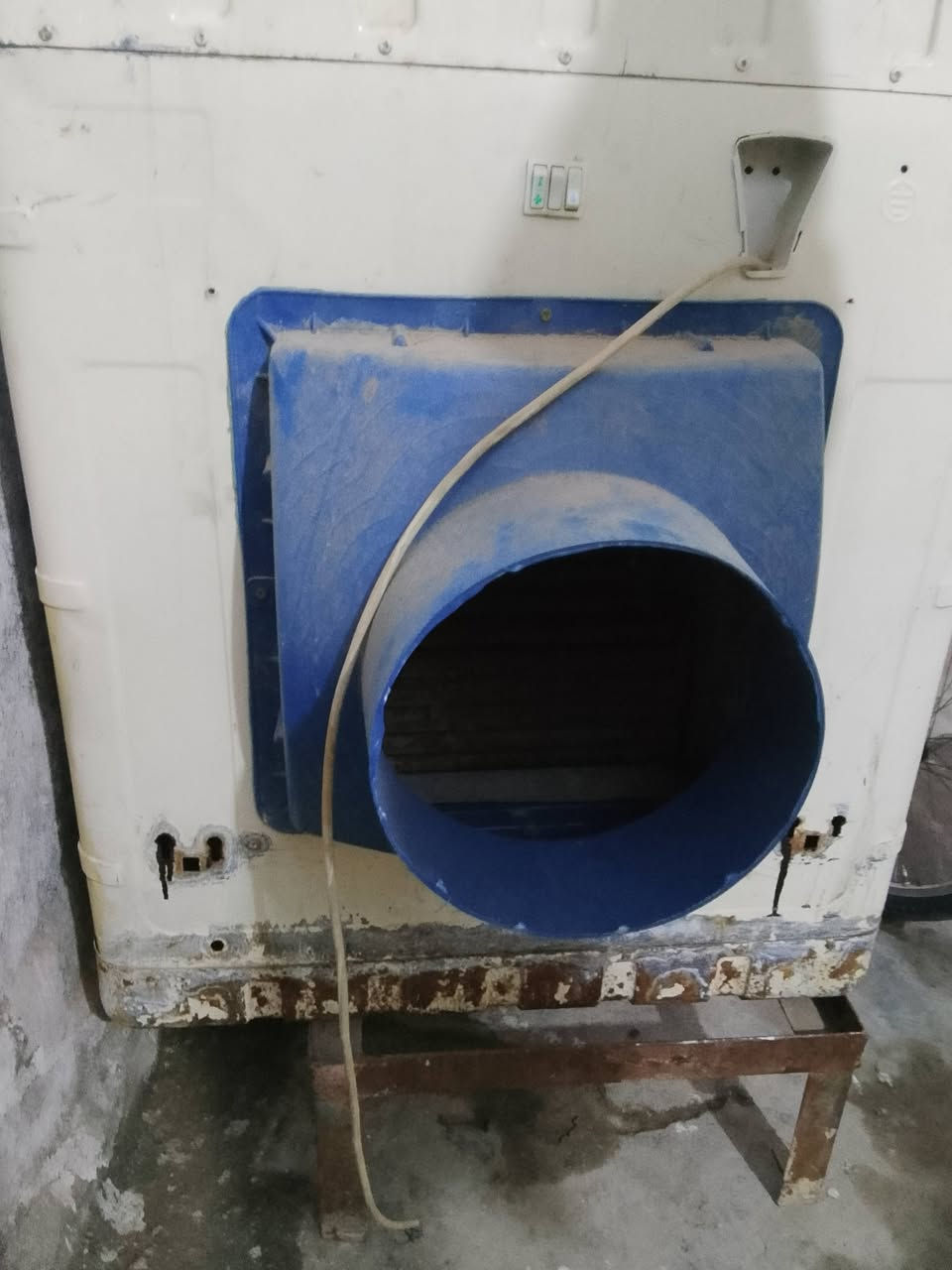 مبرده البيع نقص واتربام سعر60 /مكينه البيع ويه رجل كهربائية سعر85/
/***********////0774669447
