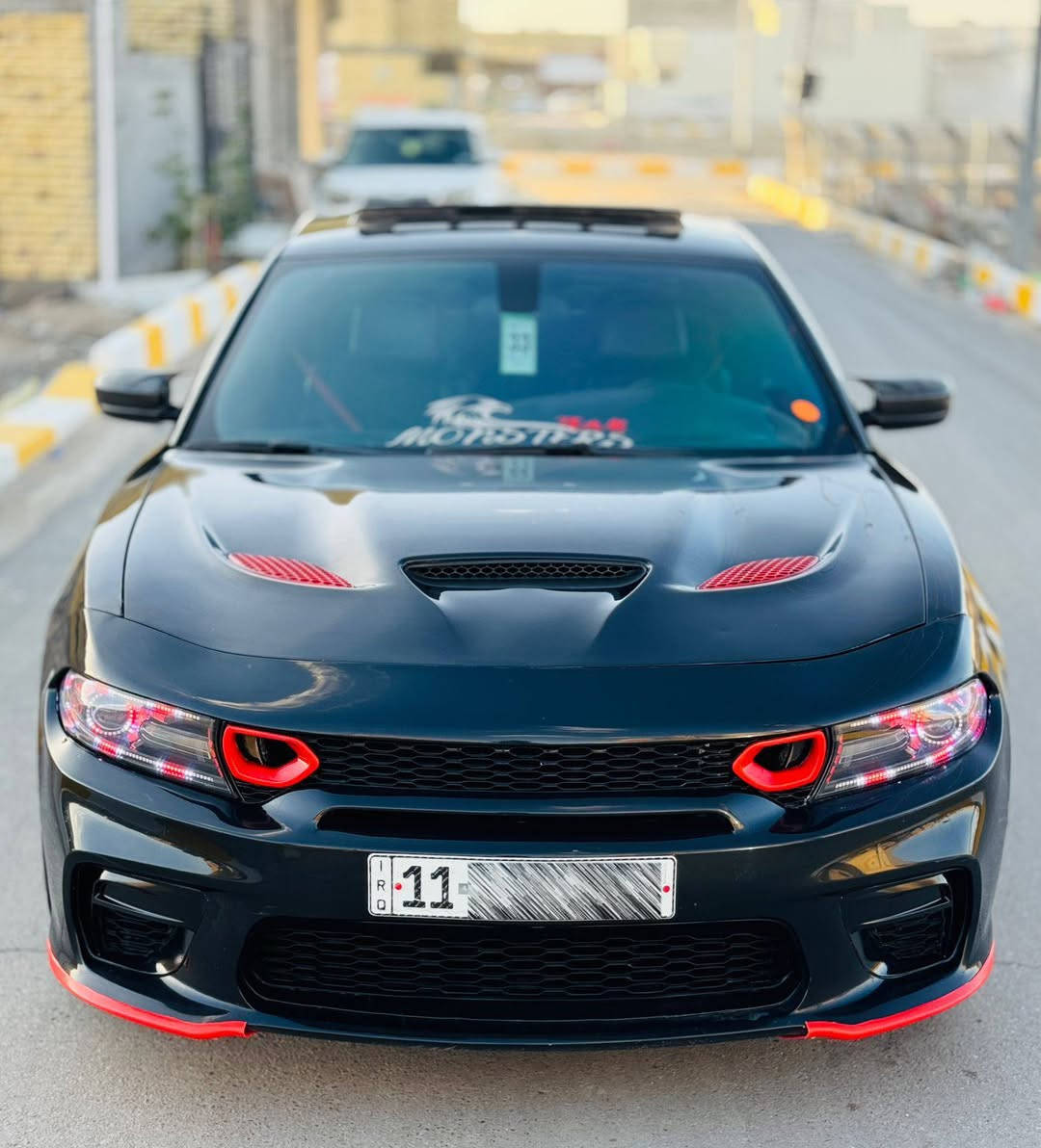 السلام عليكم جارجر موديل 2019 اصل وارد امريكي رقم بغداد الدولي السياره SXT محدثه بل كامل RT 
فول مواصفات 1/1 للاخير 
فتحه سقف
بصمه تشغيل + دخول ذكي + تشغيل عن بعد
برمجه مصطفى ايكل + شوته
اكسل SRT قفل
اكزوز SRT + ريموت زرع داخلي 3 انج رعب 💀 + بلكات ريسنك + فيت بم رسنك
ويل  حجم 20 
لايت متغير الالوان 
كشن جلد حضن + تدفئه تبريد + خزن ميموري + تدفئه ستيرن + تحكمات
شاشه كبيره عربي  + كامره 360⁰+ حساسات خلفيه اماميه + مري قلاب عند رجوع للخلف 
الحادث كلش بسيط تبديل جاملغ اصلي والبنيد بدون ضرر داخلي وبدون ارباك صور الحادث مرفقه بل النشر  شاصي لغد راديترات مكفولات وبل عراق صار بيها بابين اصليات نفس اللون محرك 3600 ماشيه 100 km السياره مصروف عليها كلش هواي وعليها اضافات سياره جديده وجاهزه من جميع النواحي 
العنوان الناصريه مركز المدينه 
الموبايل 📱***********
 ***********
السعر170$
