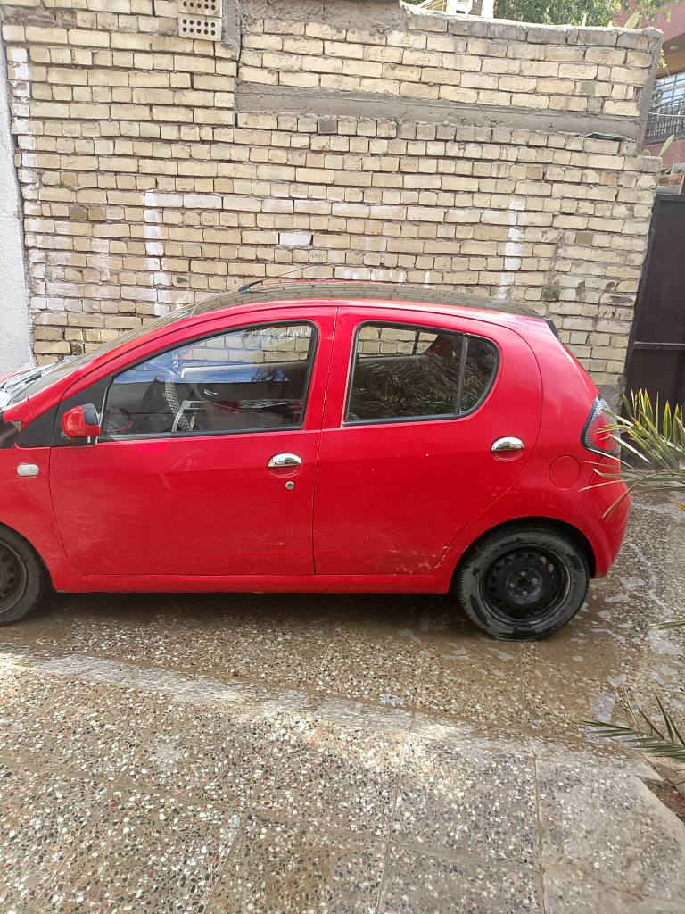 السلام عليكم للبيع جيلي باندا رقم بغداد موديل ٢٠١٣ استخدام شخصي فقط السياره نظيفه وجهازه من كلشي صدر جديد كهربائيات كامله مواصفات 
شاشه 
بلوتوث 
USP 
كير ومحرك خيرا من الله  بيه معجون على كد قطعه بلباب الخلفي جدا صغيره التبريد شغال فقط ليك بيه باقي السياره مكفولة وبيه زوج تايرات جدد باسمنه تحويل ثاني يوم 
السعر ٤٥ بيه مجال بسيط للاستفسار الاتصال على الرقم *********** بغداد, العراق
