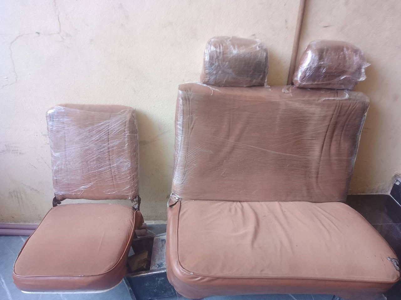 كشنات للبيع طخم كامل او تكات ابيع السعر 300 رقم الموبايل *********** بي واتساب
