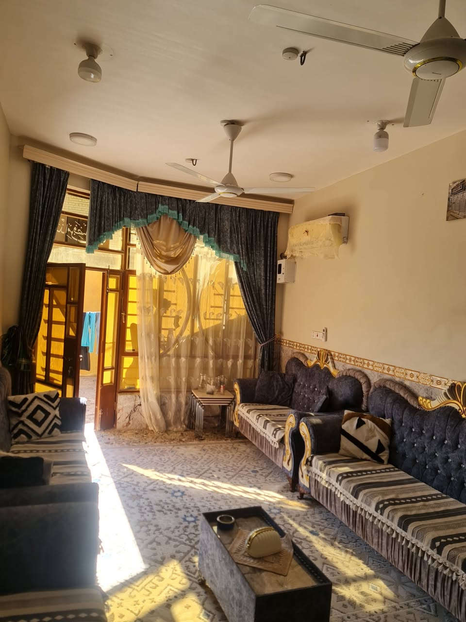 بيت  البيع مطلوب مبادره وتسديد وراء
المشتري  
يحول الدين والكفيل والبيت طابقين 
حي الغدير قرب مدرسة ابي طالب مساحه ١٢٥ 
الشراي يتصل ***********
