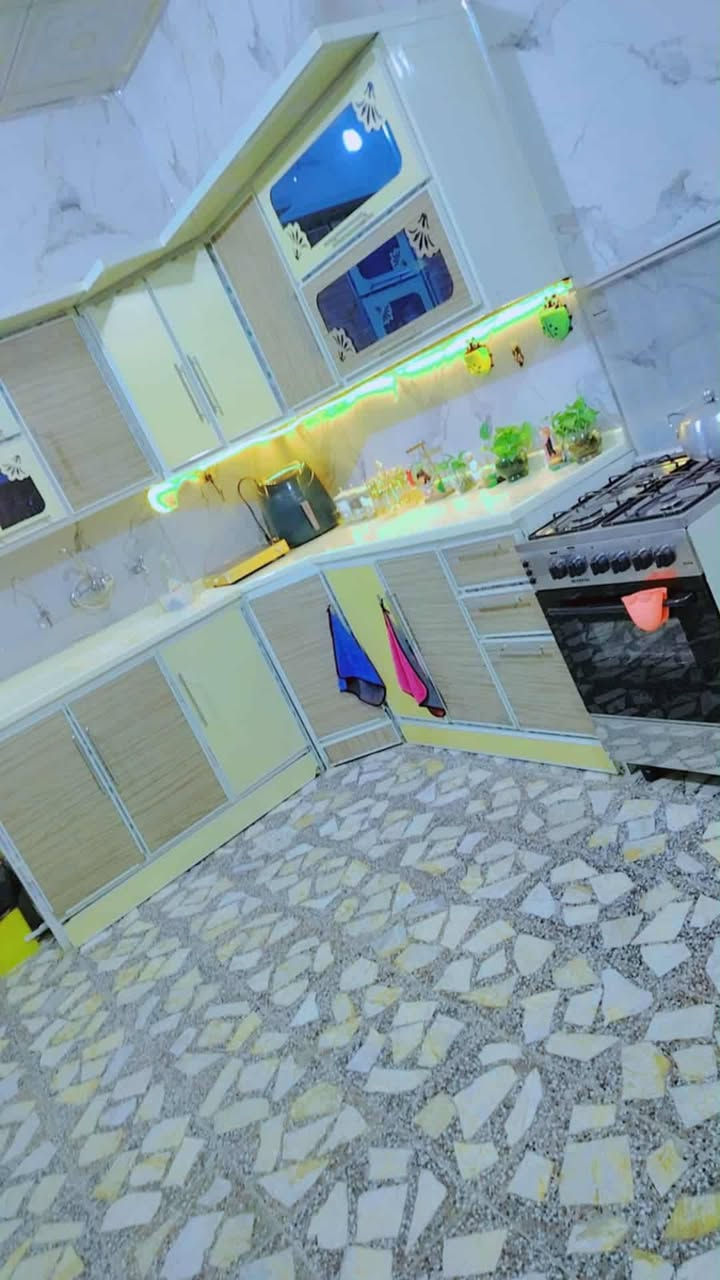 مرحبا بيت للبيع طابو زراعي ١٠٠ مربع
العنوان حي ميسان الزراعي مقابيل العسكري قرب مدرسه در النجف الاهليه 
يحتوي ع غرفه وصاله ومطبخ واستقبال وصحيات داخليه واخارجيه مع مخزن فوك سعره ٤٠ وبي مجال للشراي
خدمات كلش زينه مي كهرباء خط كيات قريب
مرقم من قبل البلديه مشمول بلتطويب للاستفسار الاتصال بلرقم***********
